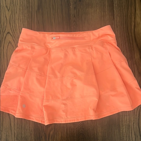 lululemon athletica Coral Skirt. Pace rival tall length. Size 6 - Picture 2 of 3